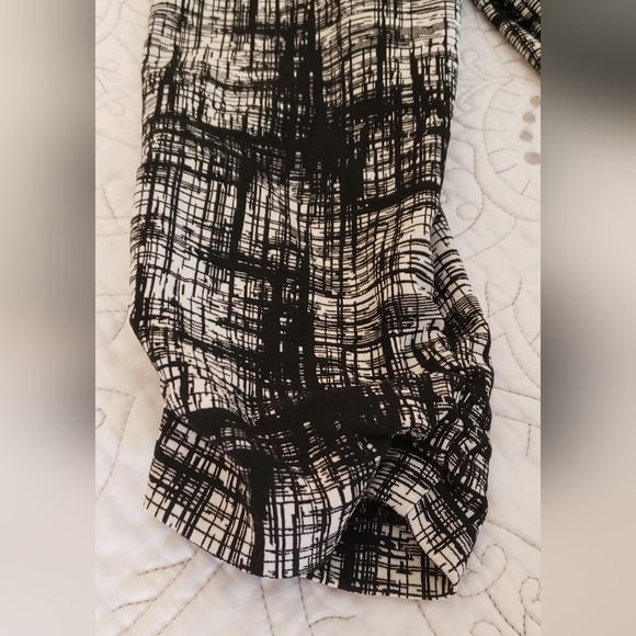 SOHO Apparel Ltd. B&W Blazer - Picture 4 of 10